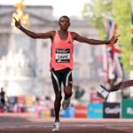 Ropa cez Družbu už tečie