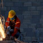 Ropa cez Družbu už tečie